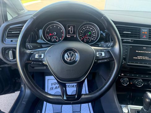 Used 2016 Volkswagen Golf SportWagen FWD image 11