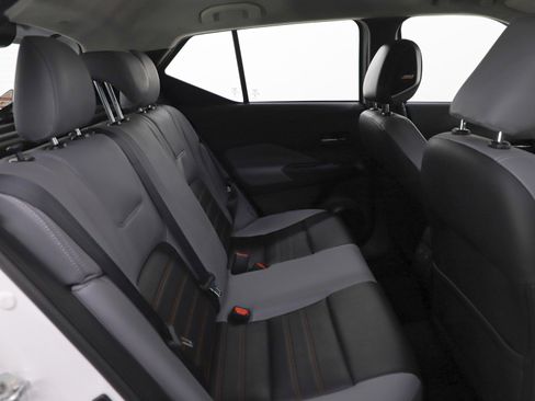 Used 2023 Nissan Kicks SR w/ SR Premium Package image 12