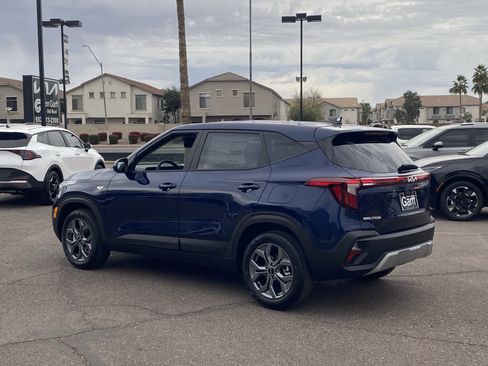 New 2026 Kia Seltos LX FWD image 3