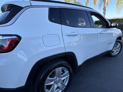 Used 2022 Jeep Compass Latitude image 11