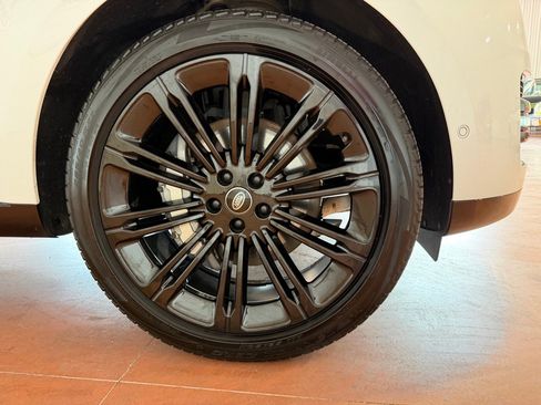 Used 2022 Land Rover Range Rover SE image 13