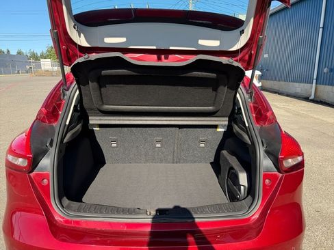 Used 2017 Ford Focus Titanium w/ Titanium Technology Package FWD image 22