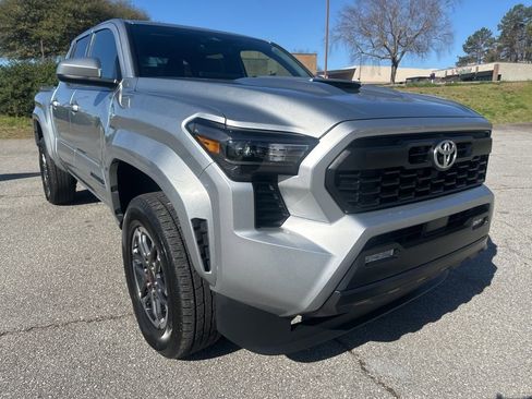 Certified 2025 Toyota Tacoma TRD Sport image 1