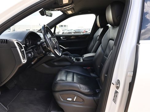 Used 2019 Porsche Cayenne image 17