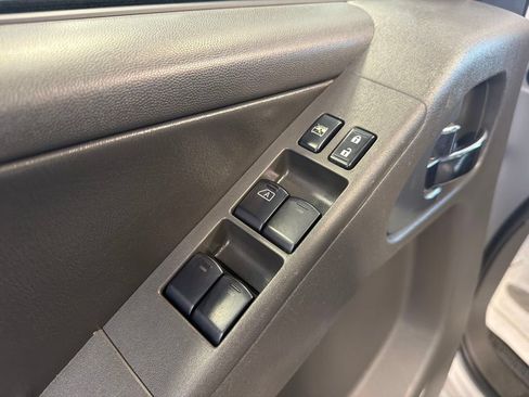 Used 2011 Nissan Frontier PRO-4X w/ Pro-4x Luxury Pkg AWD/4WD image 20