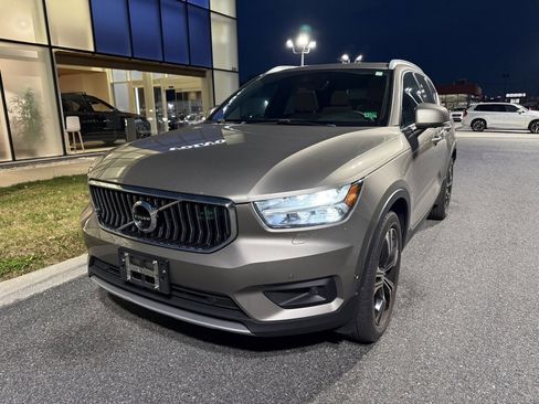 Used 2021 Volvo XC40 T5 Inscription w/ Advanced Package image 3