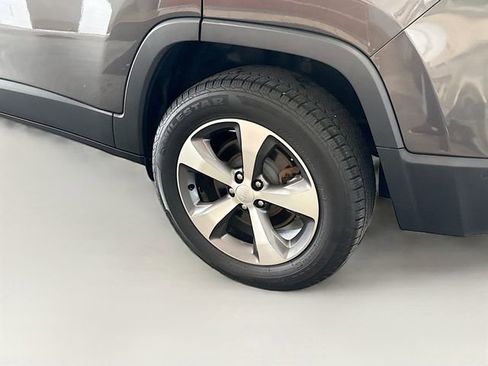Used 2021 Jeep Cherokee Limited AWD/4WD image 31