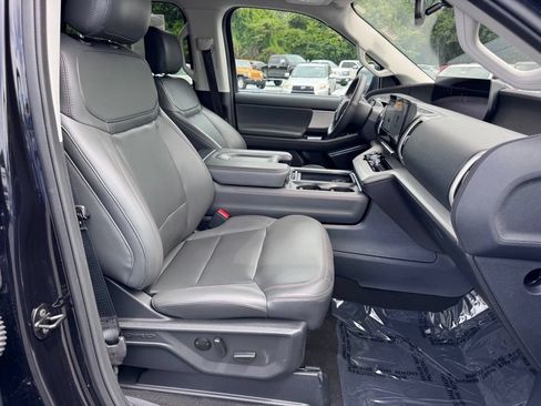 Used 2025 Ford Expedition Active AWD/4WD image 26