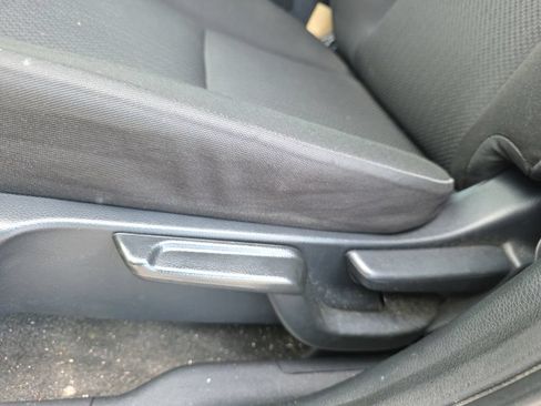Used 2018 Honda HR-V EX image 11