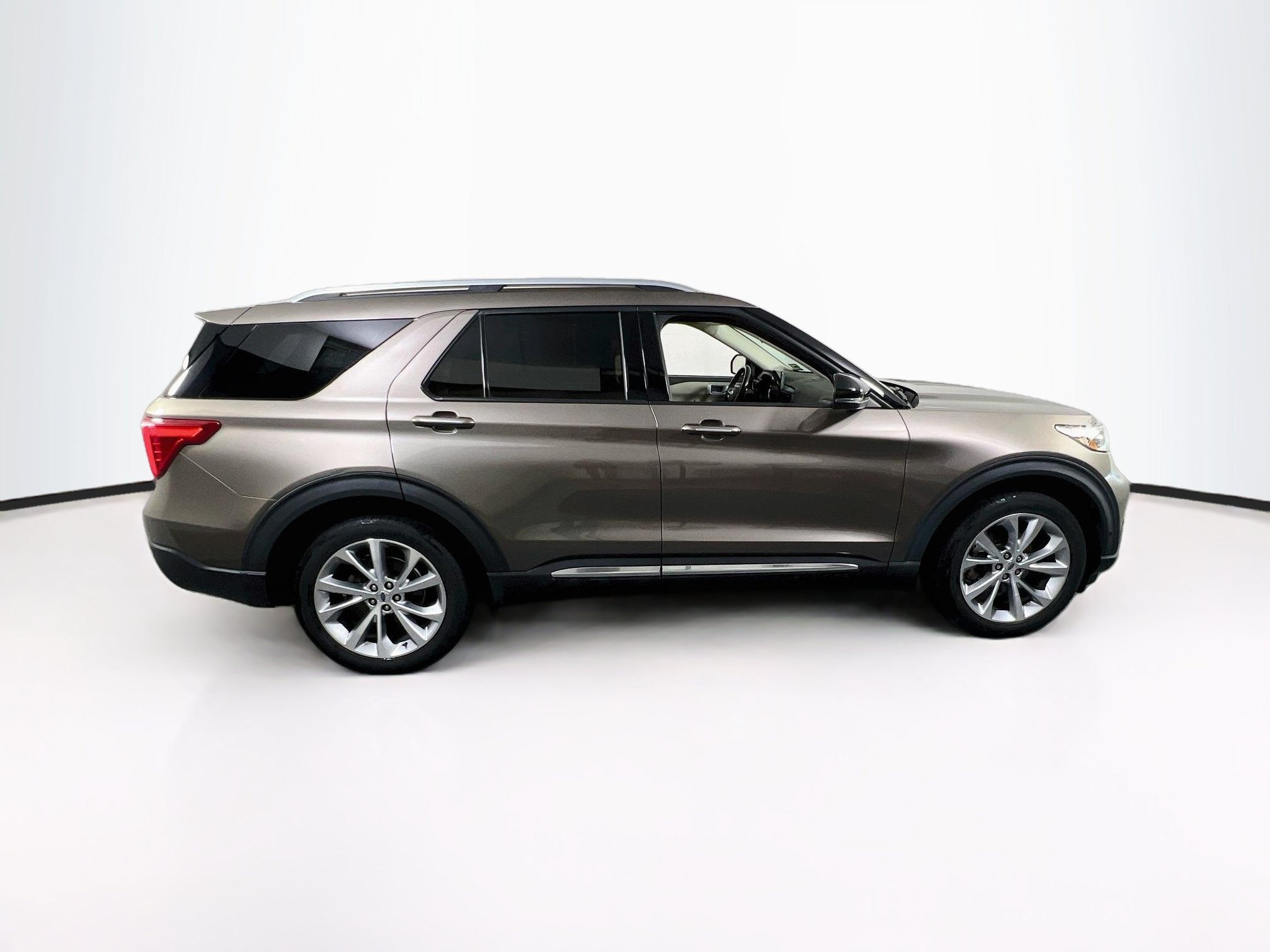 Used 2021 Ford Explorer Platinum w/ Equipment Group 601A AWD/4WD image 4