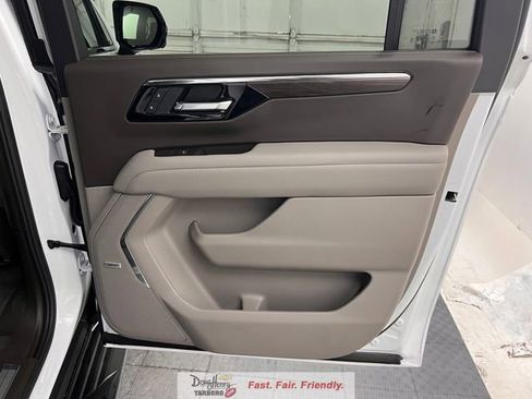 New 2026 Chevrolet Suburban LT w/ Comfort Package AWD/4WD image 41