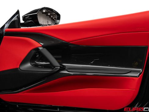 Used 2020 Ferrari 812 Superfast RWD image 31