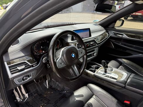 Used 2022 BMW 750i xDrive w/ M Sport Package AWD/4WD image 35