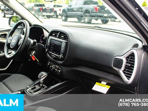 Used 2025 Kia Soul LX w/ LX Technology Package FWD image 23