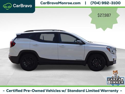 Certified 2024 GMC Terrain SLT w/ Infotainment Package II FWD image 8