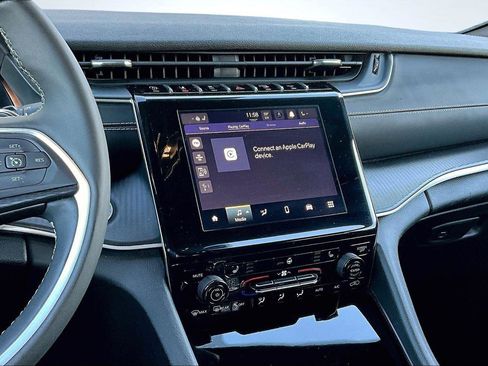 Used 2023 Jeep Grand Cherokee L Laredo image 6