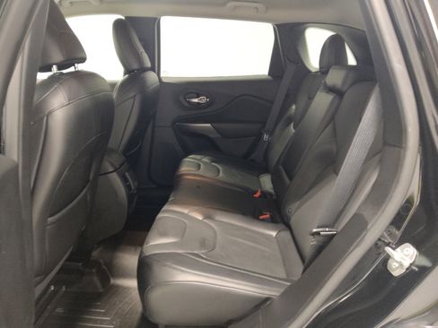 Used 2019 Jeep Cherokee Limited AWD/4WD image 18