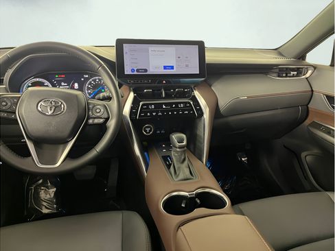 Used 2023 Toyota Venza XLE AWD/4WD image 17