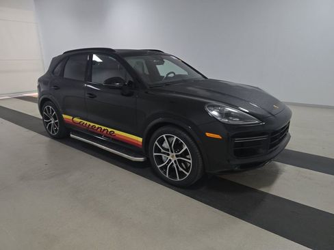 Used 2019 Porsche Cayenne Turbo image 3