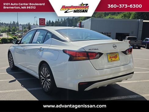 Used 2024 Nissan Altima 2.5 SV FWD image 3