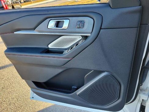 Certified 2025 Ford Explorer ST image 23