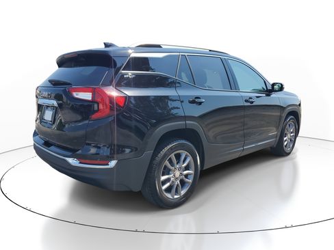 Used 2024 GMC Terrain SLT image 3