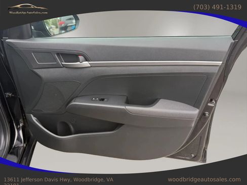 Used 2019 Hyundai Elantra SE w/ Cargo Package FWD image 16