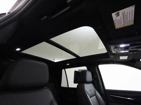 Used 2024 GMC Yukon Denali w/ Advanced Technology Package image 22