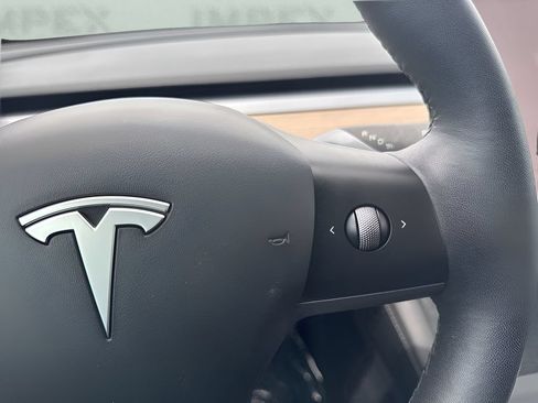 Used 2023 Tesla Model Y Long Range AWD/4WD image 17
