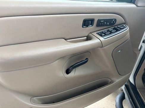 Used 2006 Chevrolet Suburban Z71 w/ Z71 Preferred Equipment Group image 19