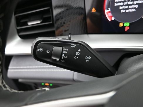 New 2025 Volkswagen Tiguan SE image 15