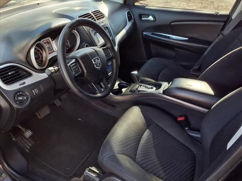 Used 2019 Dodge Journey SE w/ Blacktop Package FWD image 13