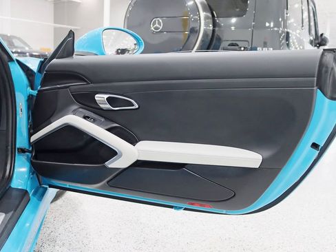Used 2018 Porsche 718 Cayman RWD image 27