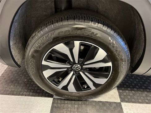 Certified 2024 Volkswagen Atlas SE image 14