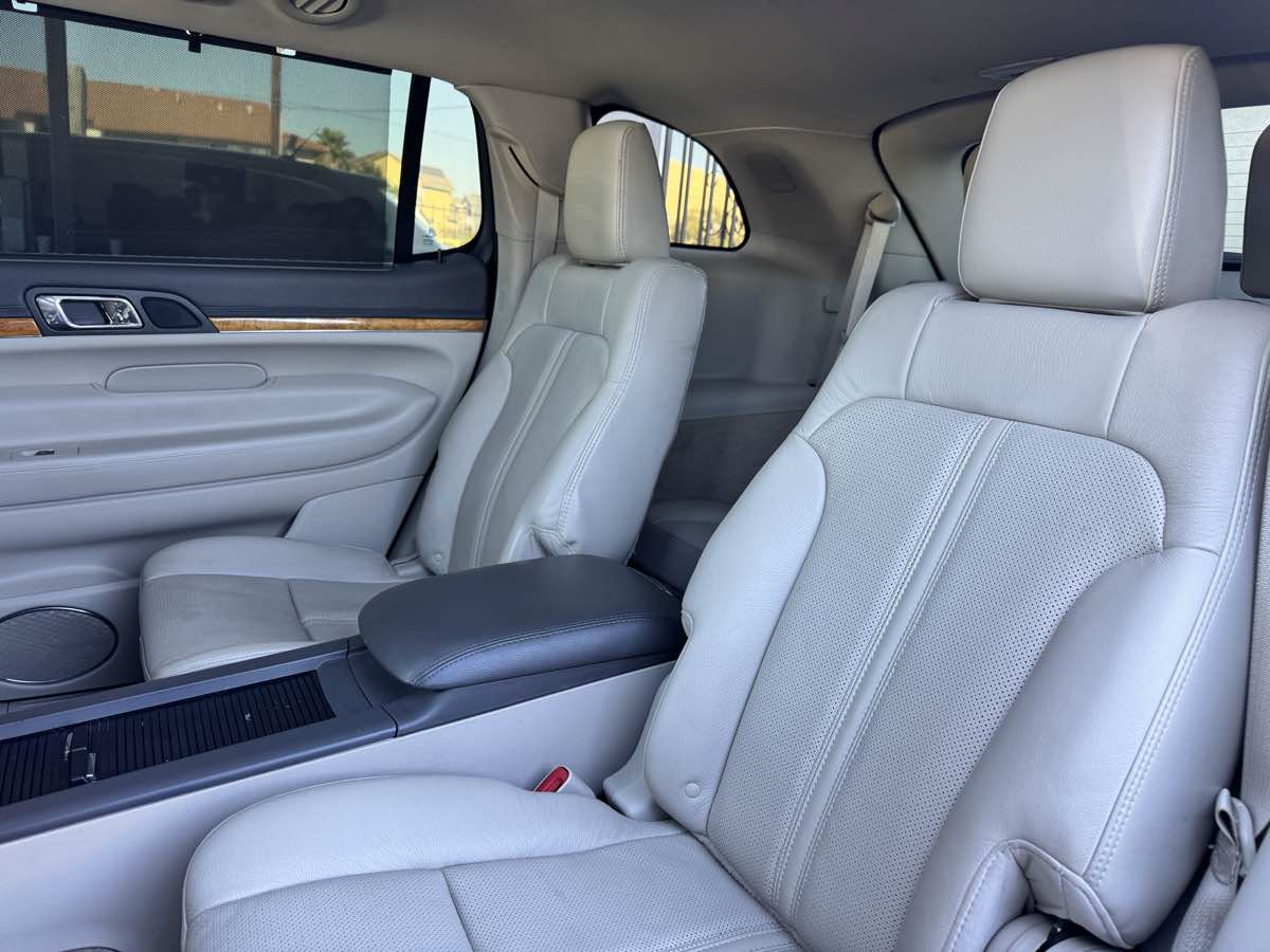 Used 2012 Lincoln MKT AWD image 39