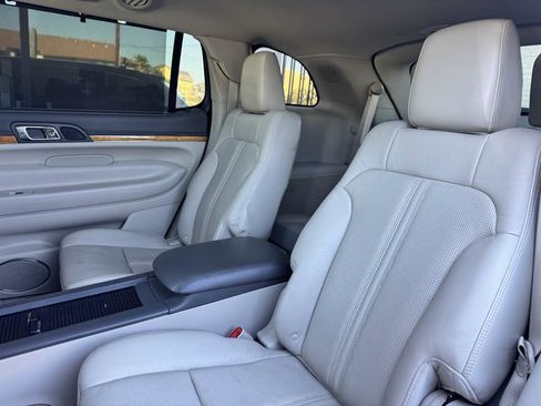 Used 2012 Lincoln MKT AWD image 39
