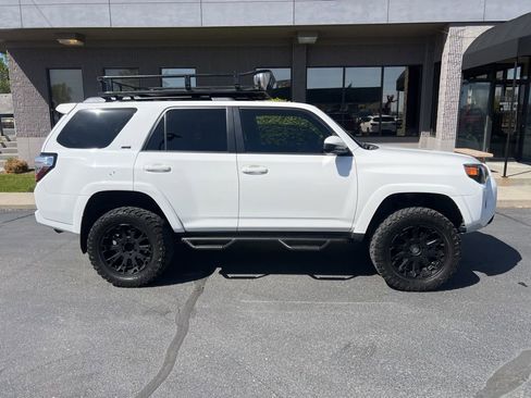 Used 2016 Toyota 4Runner SR5 AWD/4WD image 2