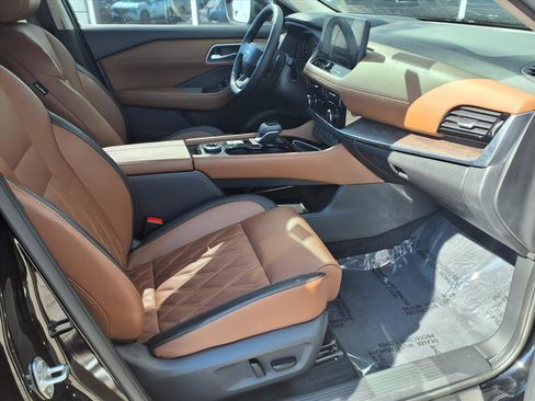 Certified 2025 Nissan Rogue Platinum w/ Platinum Premium Package image 11