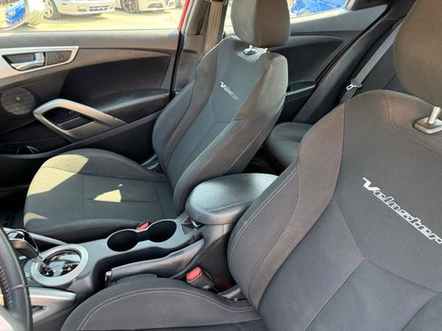 Used 2017 Hyundai Veloster FWD image 19