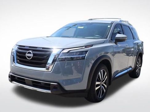 Used 2023 Nissan Pathfinder Platinum AWD/4WD image 7