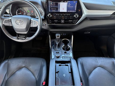 Used 2022 Toyota Highlander Platinum image 19
