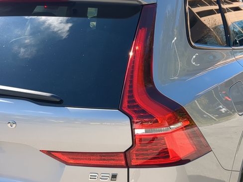 Used 2025 Volvo XC60 B5 Plus image 37