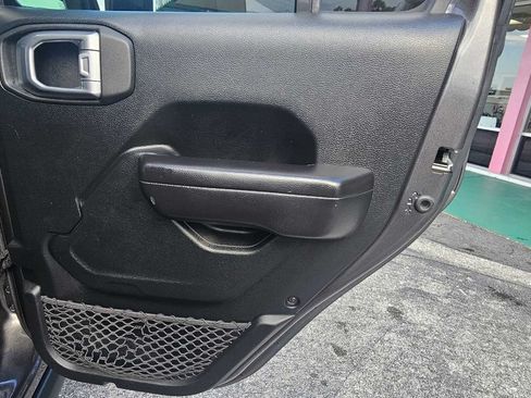 Used 2021 Jeep Gladiator Sport AWD/4WD image 29