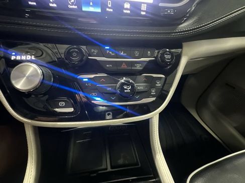Used 2022 Chrysler Pacifica Limited AWD/4WD image 21