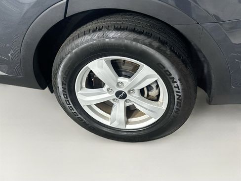 Used 2024 Kia Sorento LX image 11