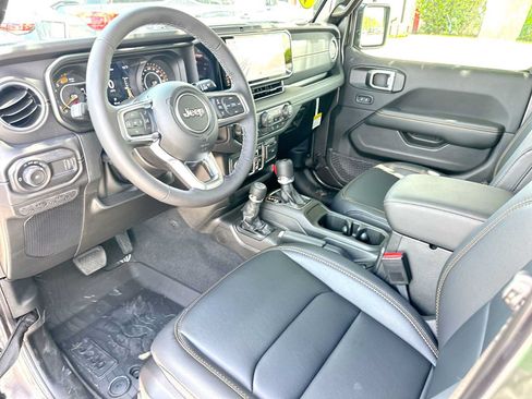 New 2026 Jeep Wrangler Unlimited Sahara AWD/4WD image 18