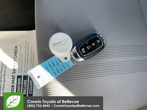 Used 2025 Hyundai Venue SEL image 28