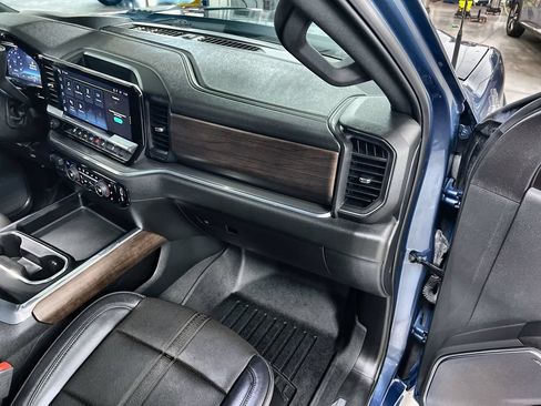 Used 2024 Chevrolet Silverado 2500 High Country w/ Technology Package AWD/4WD image 31