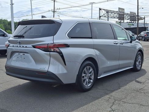 Used 2021 Toyota Sienna XLE FWD image 25