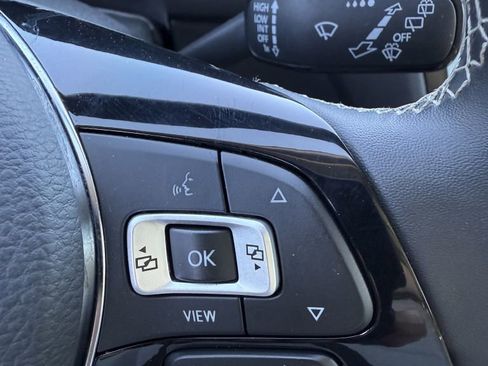 Used 2021 Volkswagen Tiguan SE w/ Panoramic Sunroof Package image 24